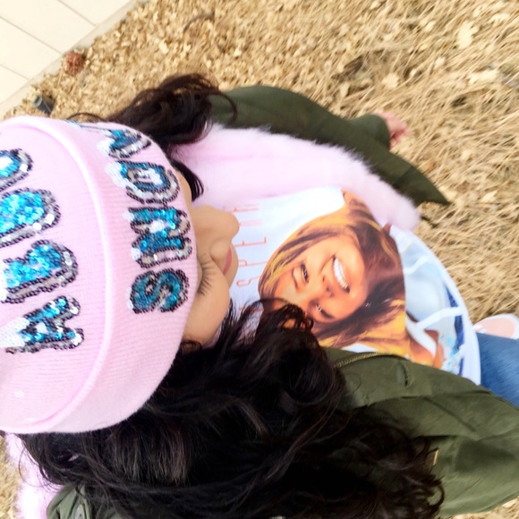 Welcome to my closet 🦋 - Picture 3 of 16